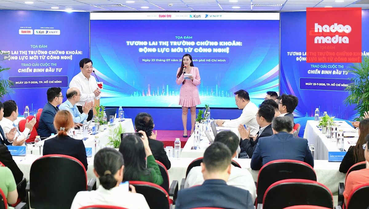 Tọa đàm "Tương lai thị trường chứng khoán: Động lực mới từ công nghệ" diễn ra sáng 23-7 tại tòa soạn Báo điện tử Tuổi Trẻ - Ảnh: PHAN DUYÊN