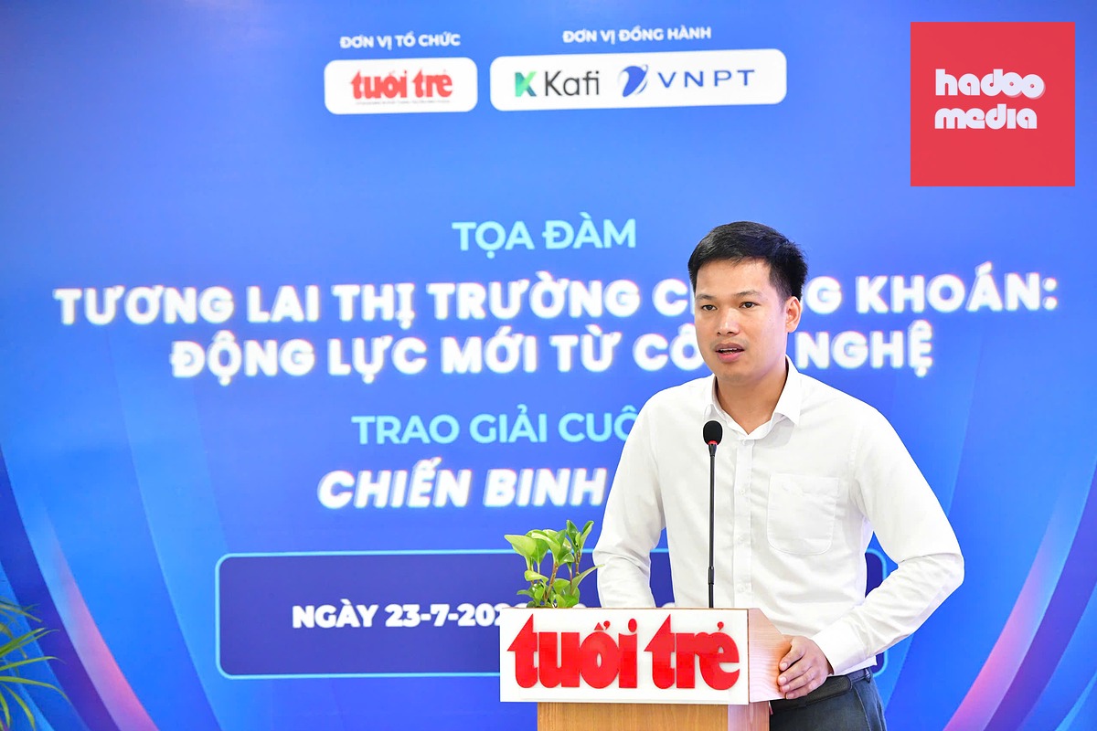 Ông Nguyễn Văn Quang - Giám đốc khối khách hàng chiến lược Công ty VNPT AI - trình bày tham luận - Ảnh: DUYÊN PHAN