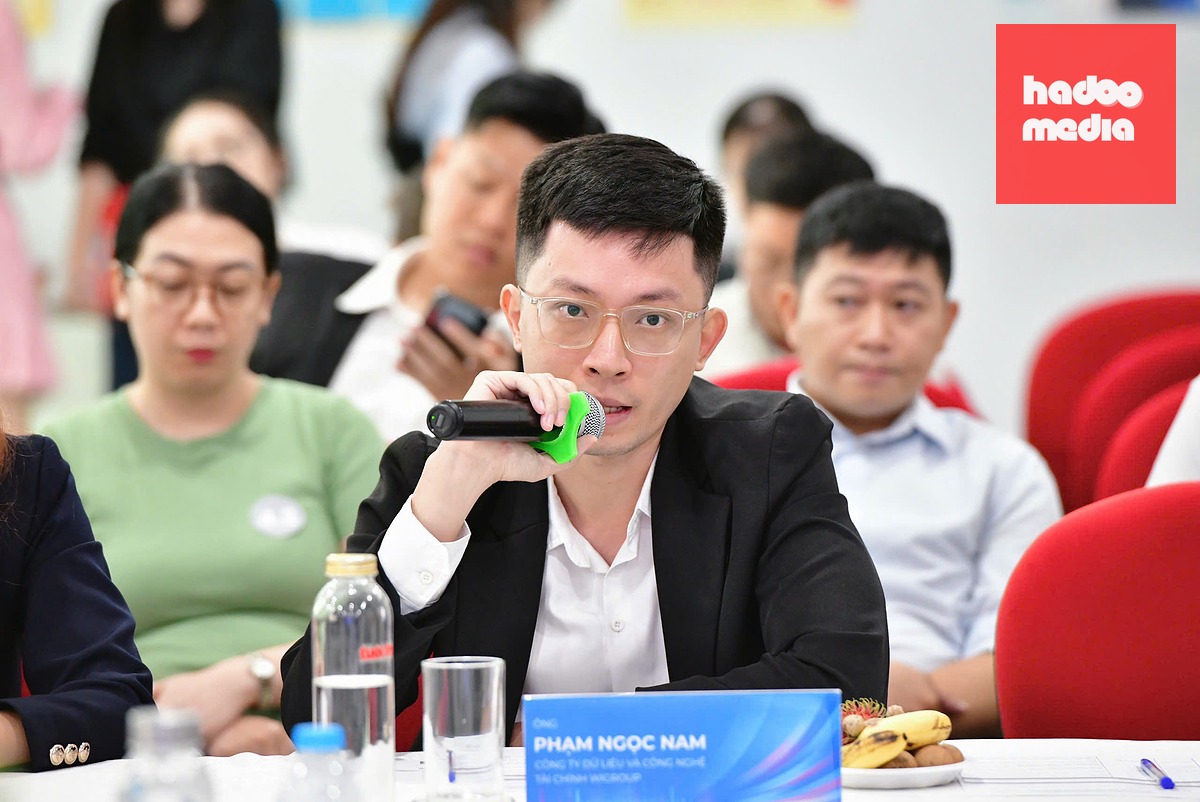 Ông Phạm Ngọc Nam, Giám đốc công nghệ Công ty Dữ liệu và Công nghệ tài chính WiGroup, chia sẻ về những rủi ro khi ứng dụng AI nếu thiếu dữ liệu chất lượng - Ảnh: DUYÊN PHAN