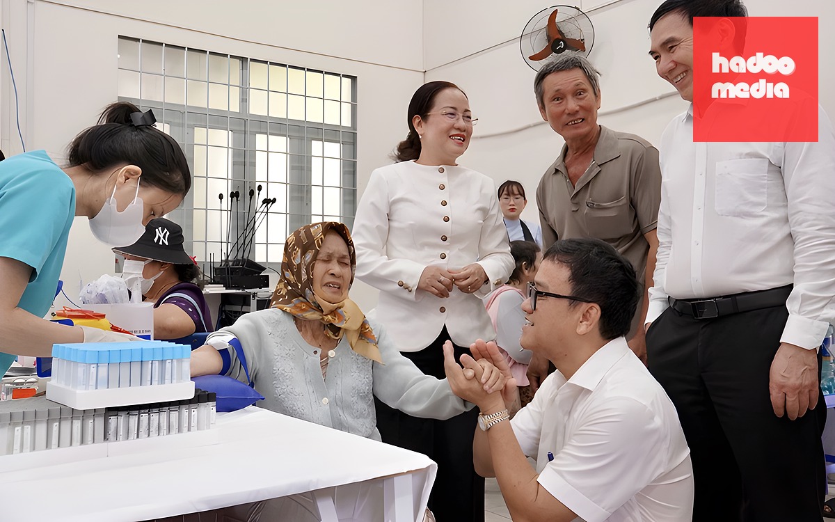 TPHCM đến tận nhà người cao tuổi, người khuyết tật khám sức khỏe định kỳ - Ảnh 2.