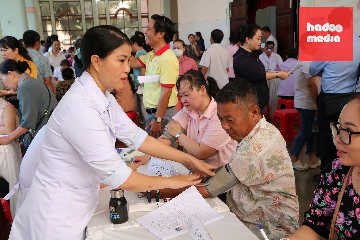 TP.HCM đang tăng tốc để hoàn thành mục tiêu khám sức khỏe và lập hồ sơ sức khỏe điện tử cho toàn bộ người dân thành phố trong năm 2026 - Ảnh: THU HIẾN
