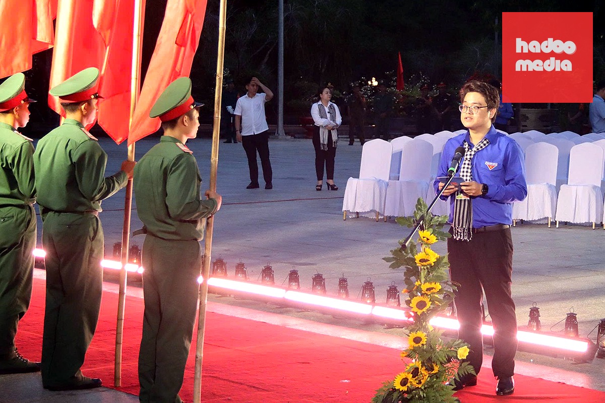 Phó bí thư Thành Đoàn TP.HCM Nguyễn Minh Sơn phát biểu tại buổi lễ