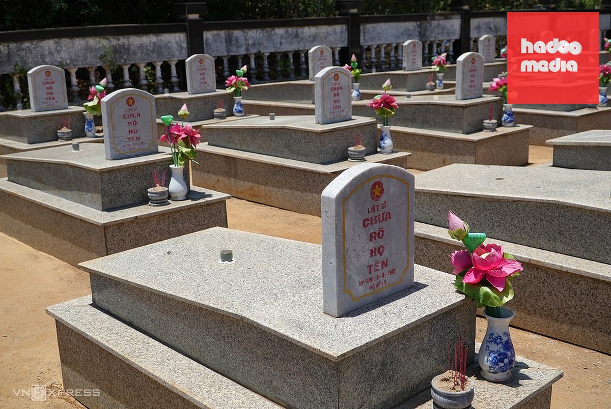 Các ngôi mộ "Chưa rõ họ tên" ở nghĩa trang liệt sĩ Địa đạo Đám Toái. Ảnh: Phạm Linh