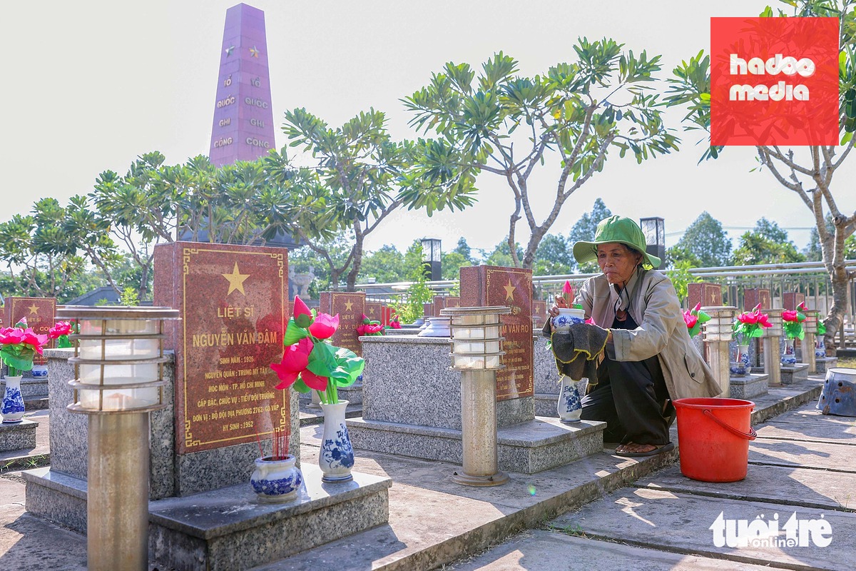 Người phụ nữ hơn 40 năm lặng thầm chăm lo những phần mộ liệt sĩ - Ảnh 5.