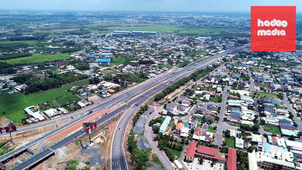 Dự án mở rộng cao tốc TP.HCM - Long Thành đang đẩy nhanh tiến độ nhằm sớm đưa vào khai thác đồng bộ, giảm tải cho các tuyến giao thông kết nối sân bay Long Thành - Ảnh: A LỘC