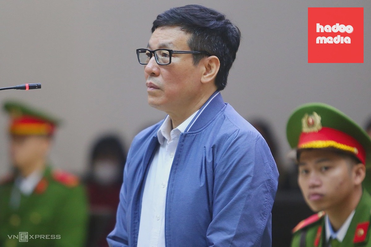Cựu chủ tịch Lê Duy Thành tại phiên tòa phúc thẩm, tháng 12/2025. Ảnh: Phạm Dự