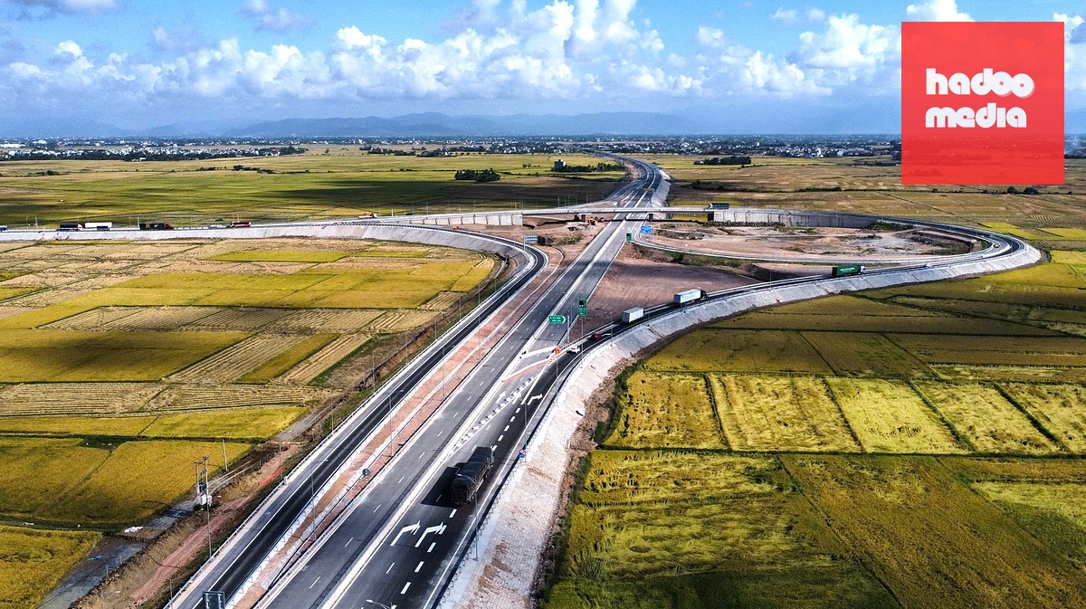 Nút giao trên cao tốc Chí Thạnh - Vân Phong nhìn từ trên cao - Ảnh: NGUYỄN HOÀNG