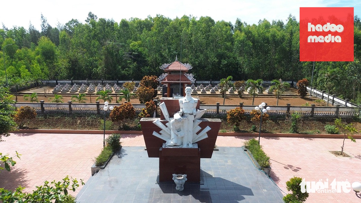 Năm 1997, địa phương tiến hành khai quật lòng địa đạo, quy tập hài cốt các liệt sĩ về nghĩa trang phía trên. Tuy nhiên, phần lớn vẫn chưa xác định được danh tính - Ảnh: TRẦN MAI
