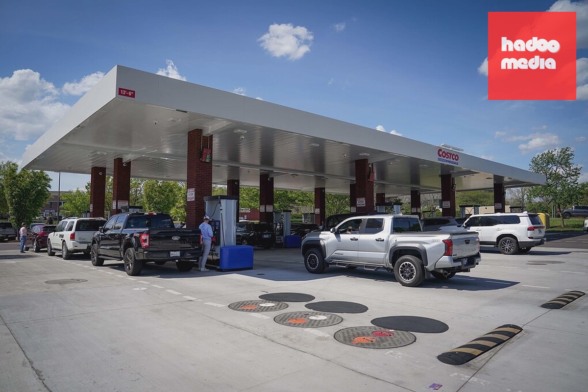 Người dân xếp hàng chờ đổ xăng tại Costco ở Franklin, Tennessee tháng 4/2026. Ảnh: Reuters