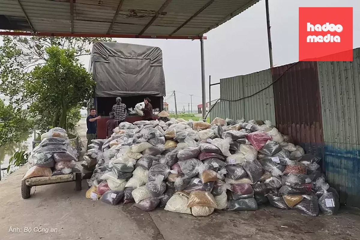 Thực phẩm chức năng bị thu giữ. Ảnh: Công an cung cấp