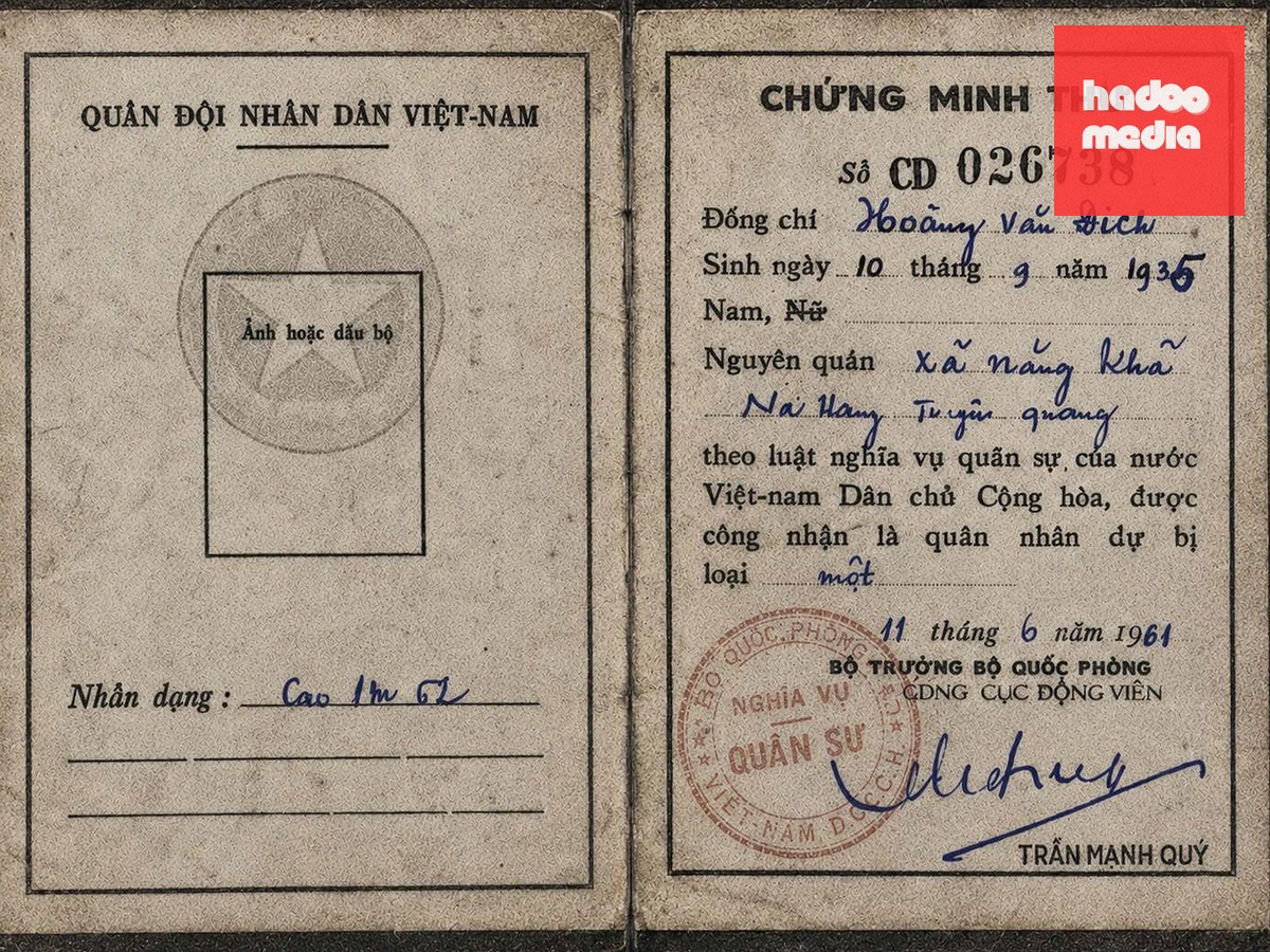 Giấy tờ cá nhân của liệt sĩ Hoàng Văn Địch bị quân đội Mỹ thu giữ trong trận giao tranh tại Bình Dương ngày 08/02/1969. Ảnh: Dự án VWAI