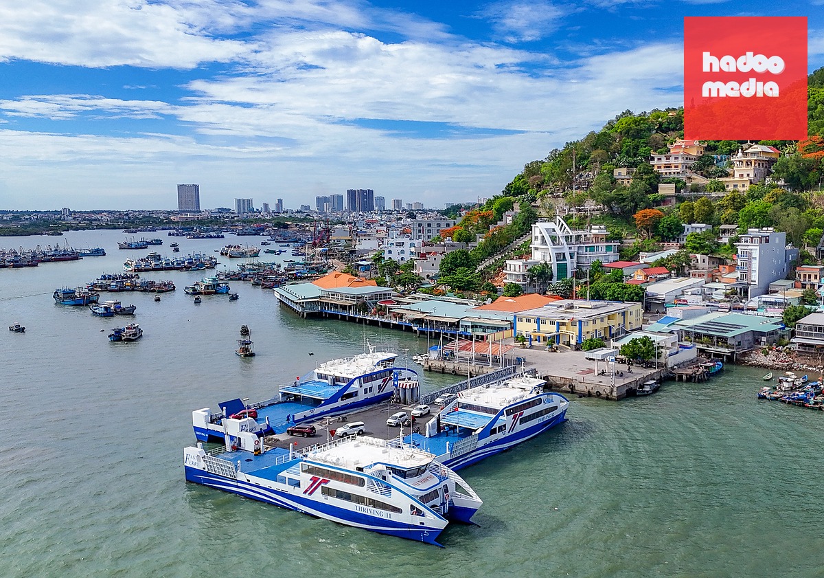 TP.HCM siết an toàn giao thông đường thủy, không cho xuất bến khi mưa dông - Ảnh: CHÂU TUẤN