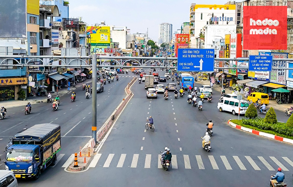 TP.HCM yêu cầu các phường, xã, đặc khu tăng cường quản lý việc đặt tên, đổi tên đường - Ảnh: CHÂU TUẤN