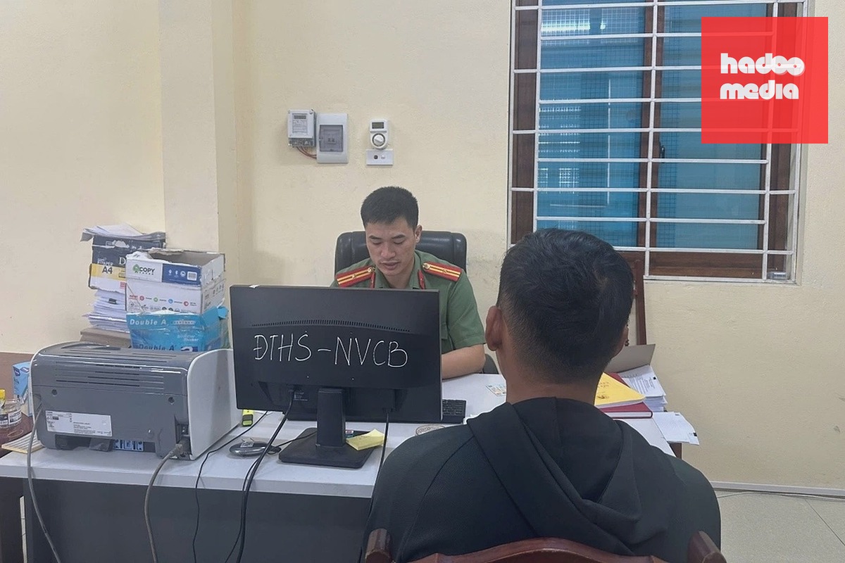 Cơ quan điều tra làm việc với người liên quan vụ án. Ảnh: Công an cung cấp