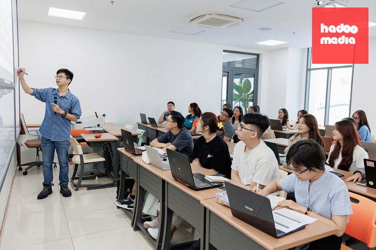 Sinh viên trong giờ học trên giảng đường - Ảnh: THANH KIỀU