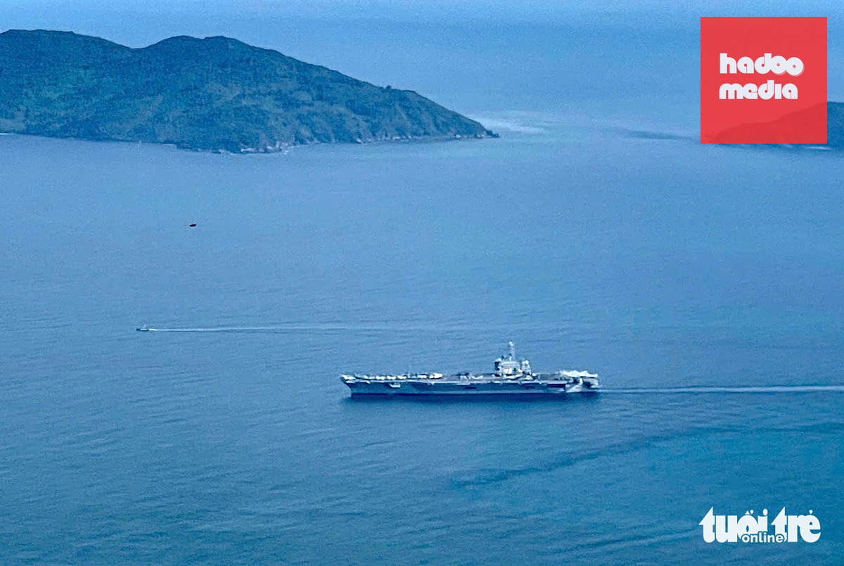 Tàu sân bay USS George Washington đến Việt Nam - Ảnh: NGUYỄN VŨ TRƯỜNG