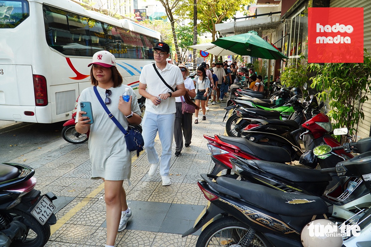 Vỉa hè Đà Nẵng đã thông thoáng, nề nếp hơn sau thời gian cơ quan chức năng ra quân xử lý - Ảnh: TRƯỜNG TRUNG