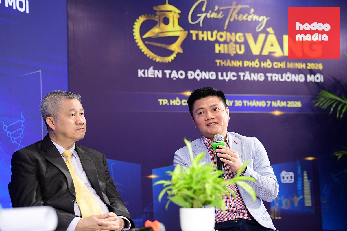 Ông Trần Quốc Bảo - Phó tổng giám đốc Tập đoàn KIDO, Giám đốc điều hành kênh thương mại điện tử E2E - chia sẻ kinh nghiệm làm thương hiệu của KIDO tại tọa đàm - Ảnh: QUANG ĐỊNH