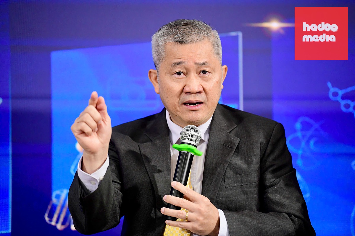 Ông Trần Hoàng - Chủ tịch Hội Marketing Việt Nam, thành viên Hội đồng bình chọn Giải thưởng "Thương hiệu Vàng TP.HCM" 2026 - chia sẻ tại tọa đàm - Ảnh: QUANG ĐỊNH