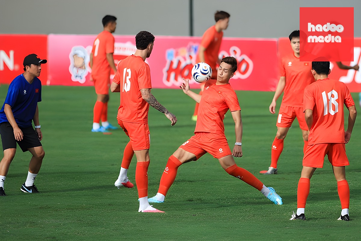 Trái lại, Bola khẳng định hàng phòng ngự là "tử huyệt" của Việt Nam. Ảnh: VFF.