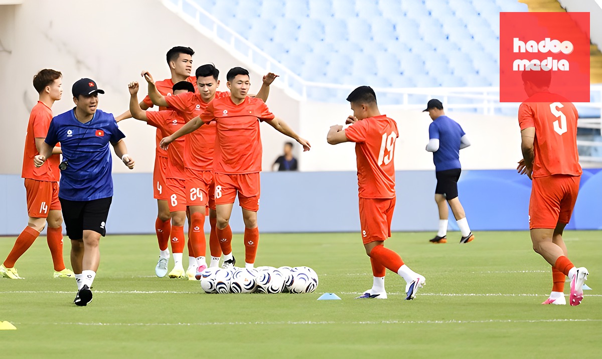 Quang Hải không phải là mẫu tiền vệ đánh chặn tốt như Doãn Ngọc Tân ở AFF 2024. (Ảnh: VFF)
