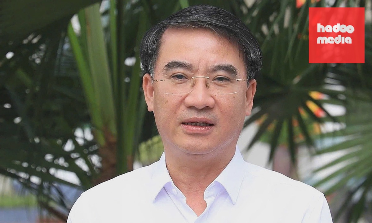 Phó chủ tịch UBND TP Nguyễn Xuân Lưu trao đổi với báo chí, sáng 31/7. Ảnh: Hoàng Phong