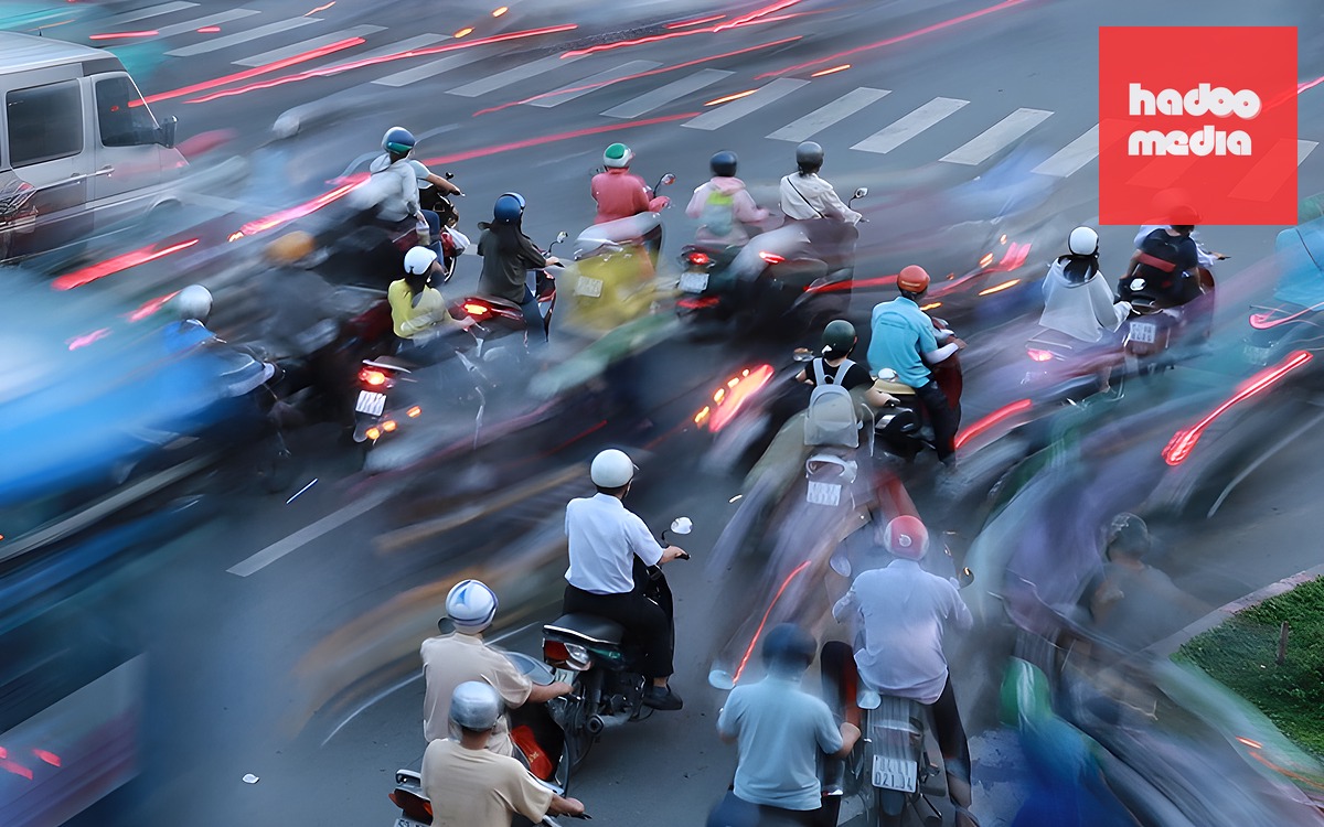 Văn hóa giao thông và xe tải bám sát: Căng thẳng trên cao tốc Cam Lộ - La Sơn 2026 - Ảnh 2.