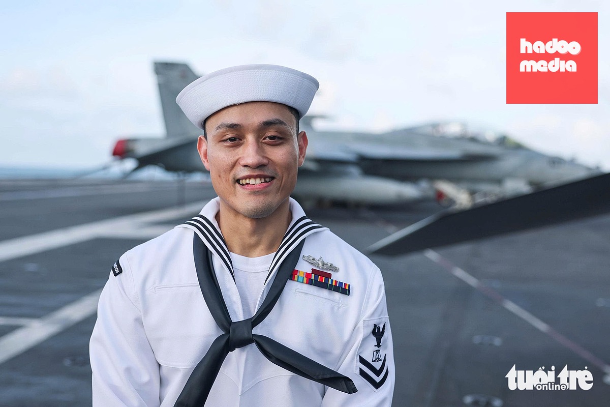Phong Trần chuyển sang tàu sân bay USS George Washington khoảng 2 tháng thì được biết tin con tàu sắp thăm Việt Nam - Ảnh: NGUYỄN KHÁNH