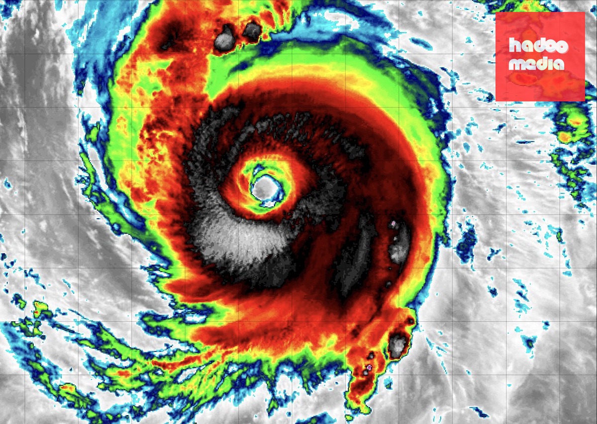 Ảnh vệ tinh hồng ngoại siêu bão Dolphin chiều tối 1-8 - Ảnh: Tropicaltidbits