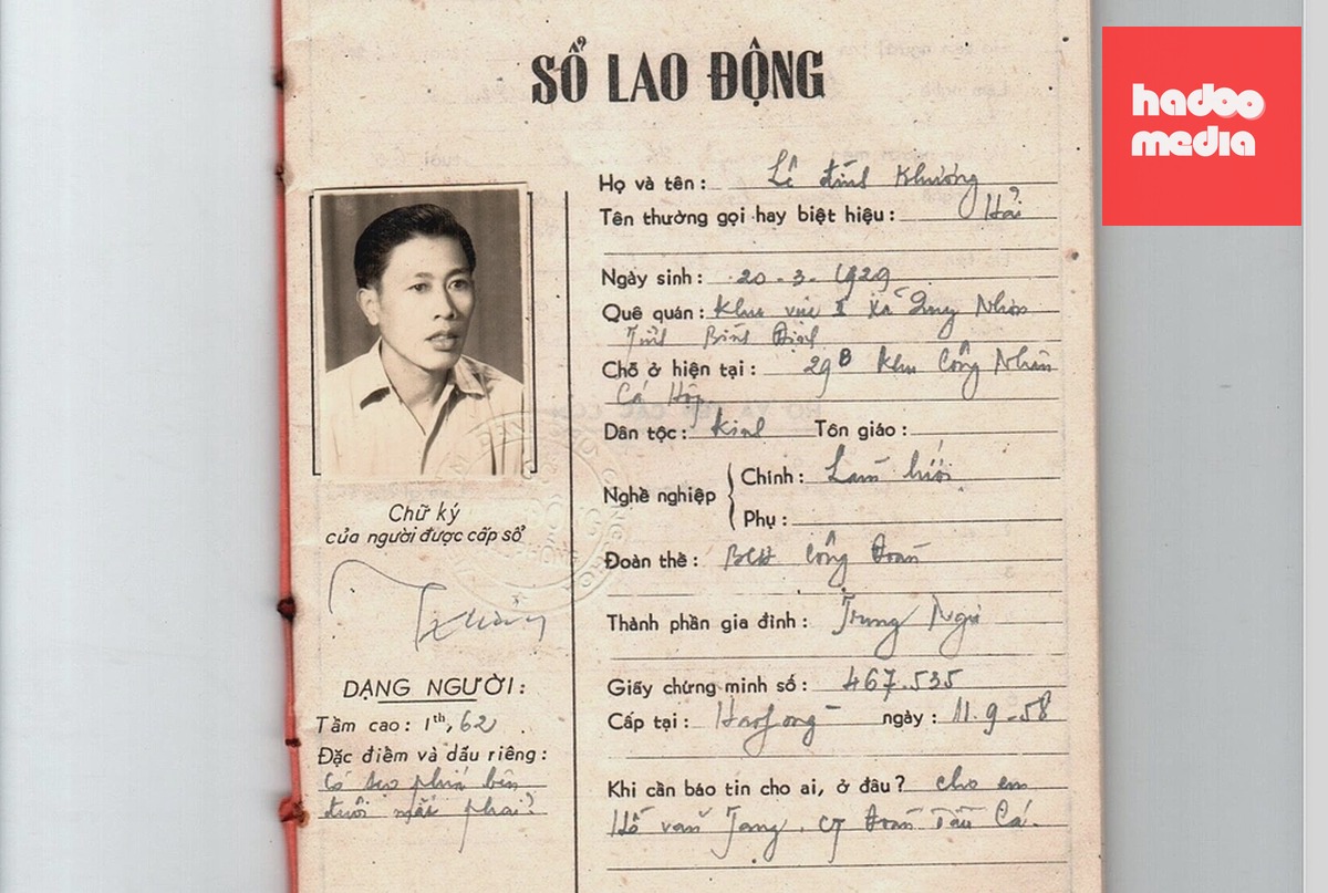 Sổ Lao động trong hồ sơ của ông Khương. Ảnh: Gia đình cung cấp