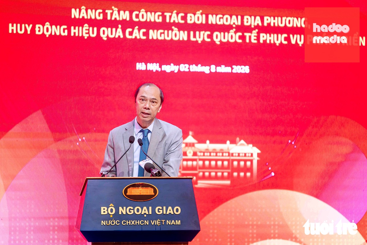 Ông Nguyễn Quốc Dũng, Đại sứ Việt Nam tại Mỹ, trình bày tham luận "Hiện thực hóa khuôn khổ Đối tác chiến lược toàn diện Việt Nam - Mỹ: Khuyến nghị cho các địa phương đón đầu dòng vốn FDI chất lượng cao" tại Hội nghị Ngoại vụ lần 22 - Ảnh: DANH KHANG