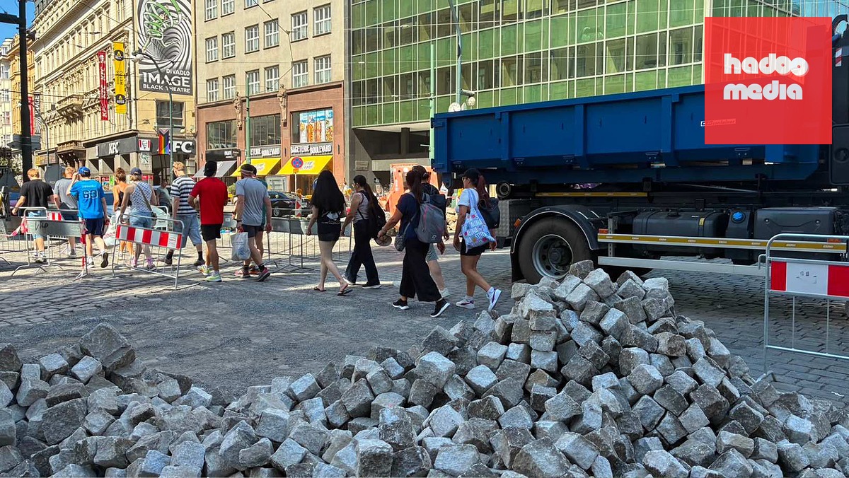 Công Trình Xây Dựng Ảnh Hưởng Đến Du Khách và Doanh Nghiệp Tại Trung Tâm Praha Mùa Hè Nóng Bỏng