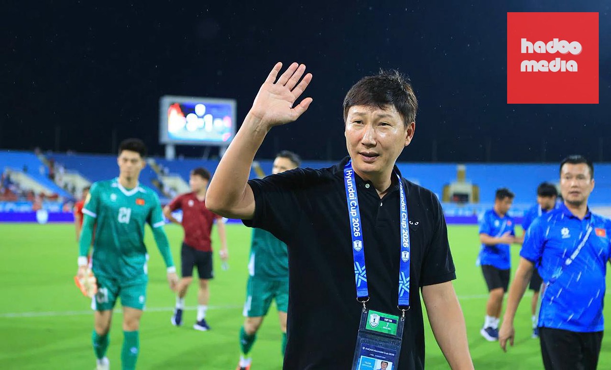 Ông Kim Sang-sik phải sớm giải quyết các vấn đề của tuyển Việt Nam. Ảnh: VFF