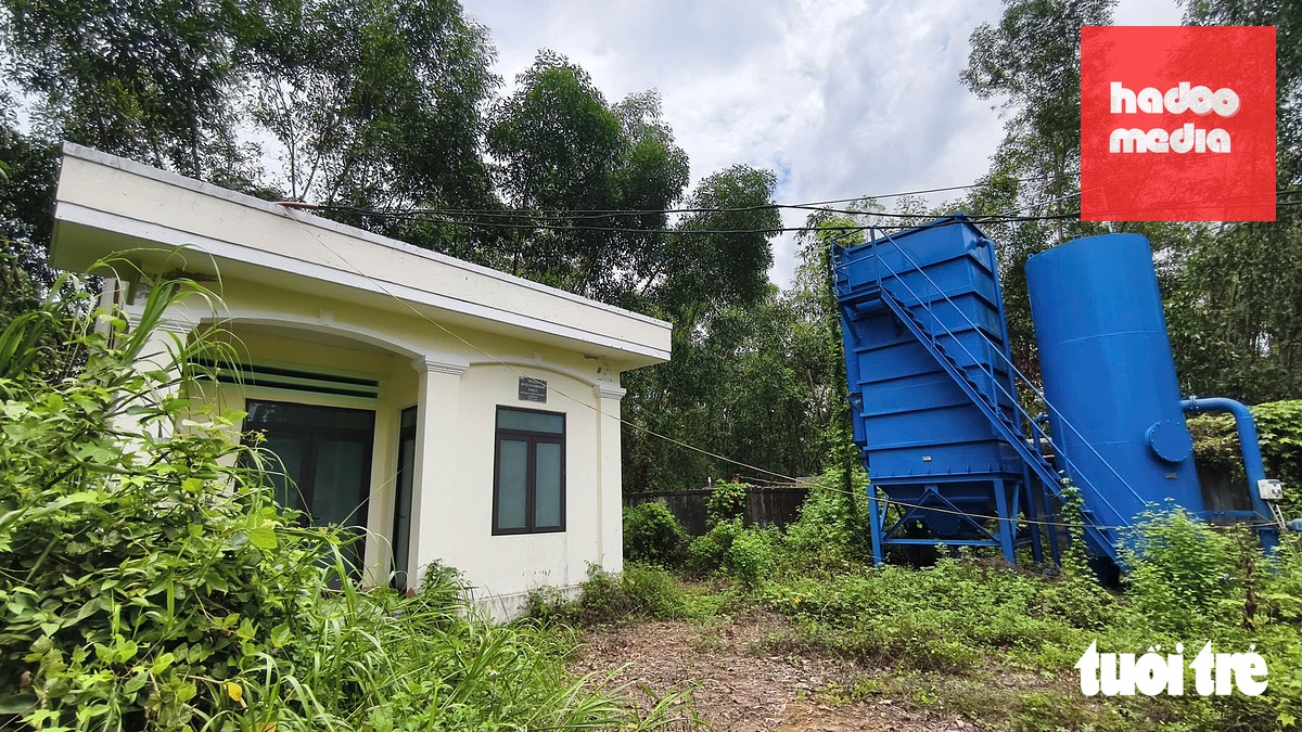 Công trình hơn 1 tỉ đồng để cấp nước cho 300 hộ dân ngừng hoạt động sau một thời gian ngắn chạy thử - Ảnh: NGUYỄN YÊN