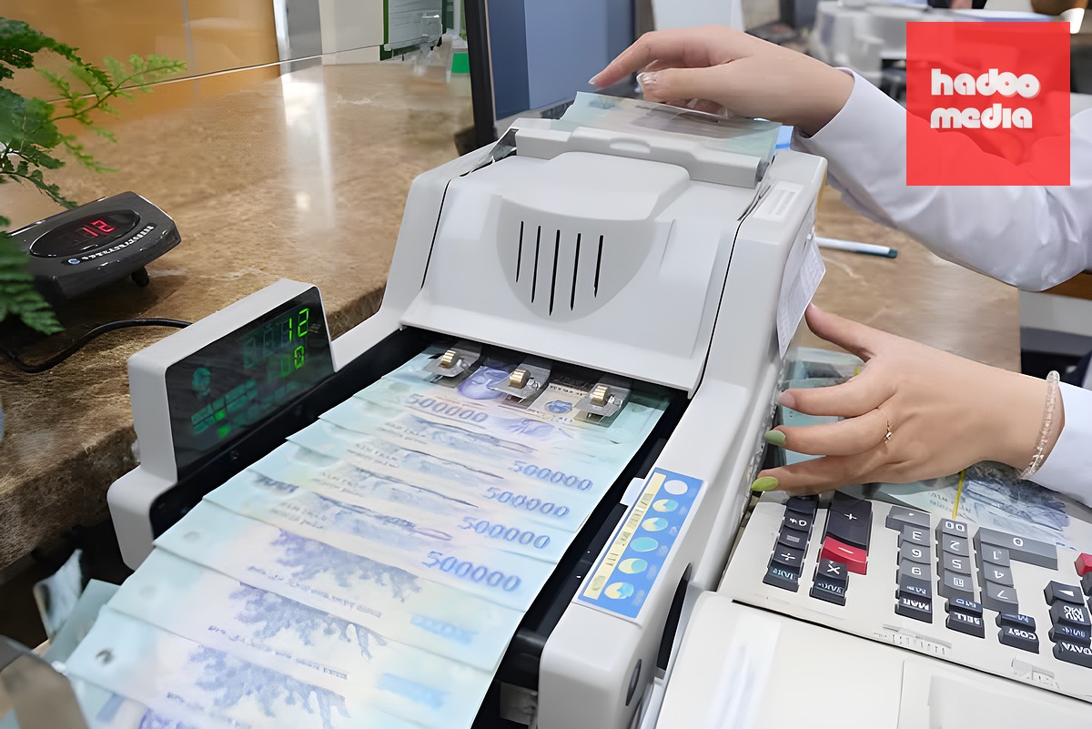 Lãi suất qua đêm giảm mạnh - Ảnh: VCB