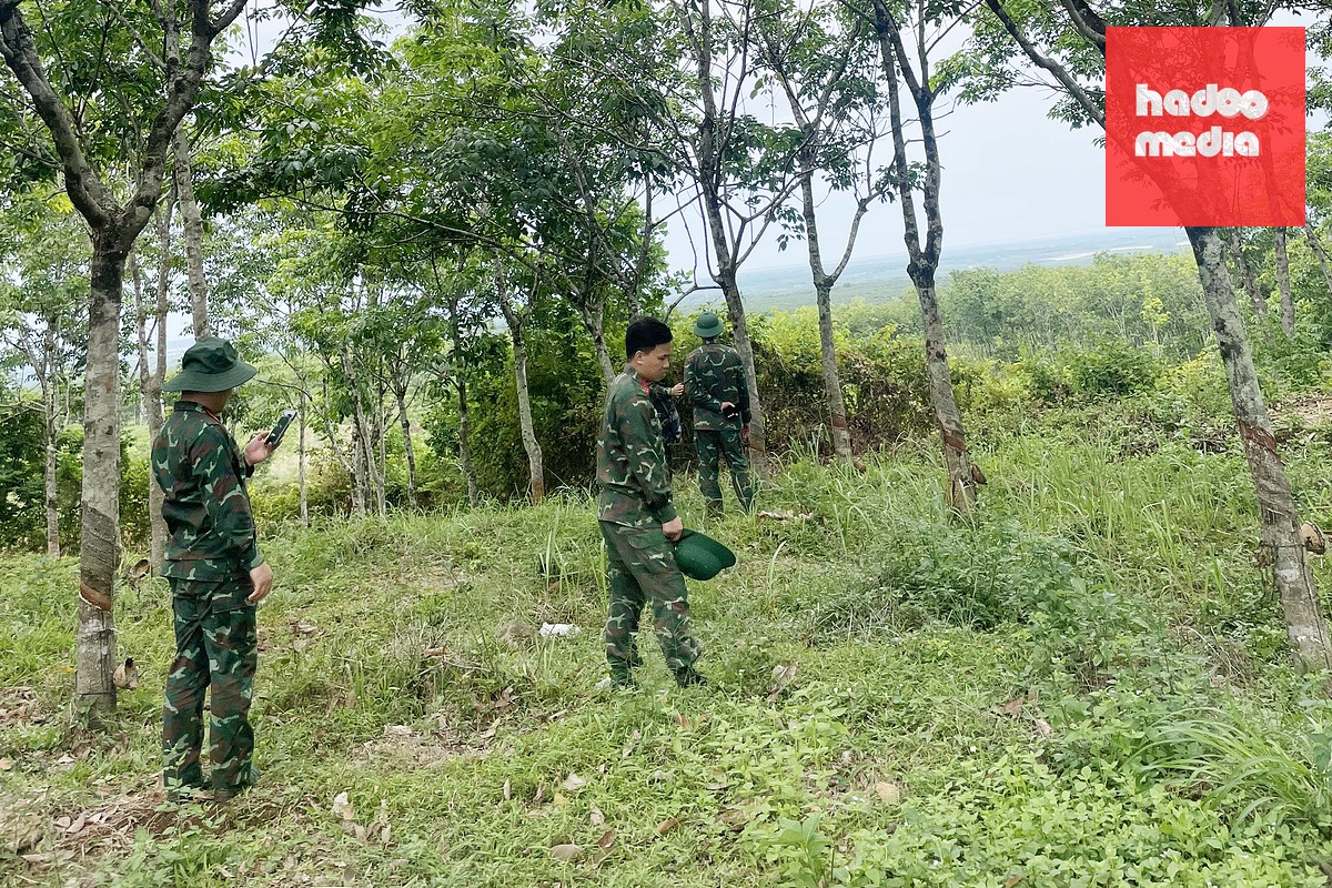 Lực lượng quân sự đã khảo sát khu vực Cồn Tiên nhưng chưa tìm ra vị trí nghi có mộ tập thể của các đặc công hy sinh - Ảnh: Tr.O