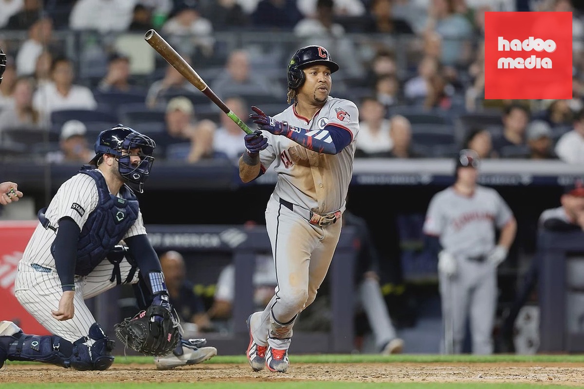 Cầu thủ của đội Cleveland Guardians thực hiện cú đánh trong trận đấu với đội New York Yankees tại sân vận động Yankee ở New York ngày 2/6. Ảnh: ABC
