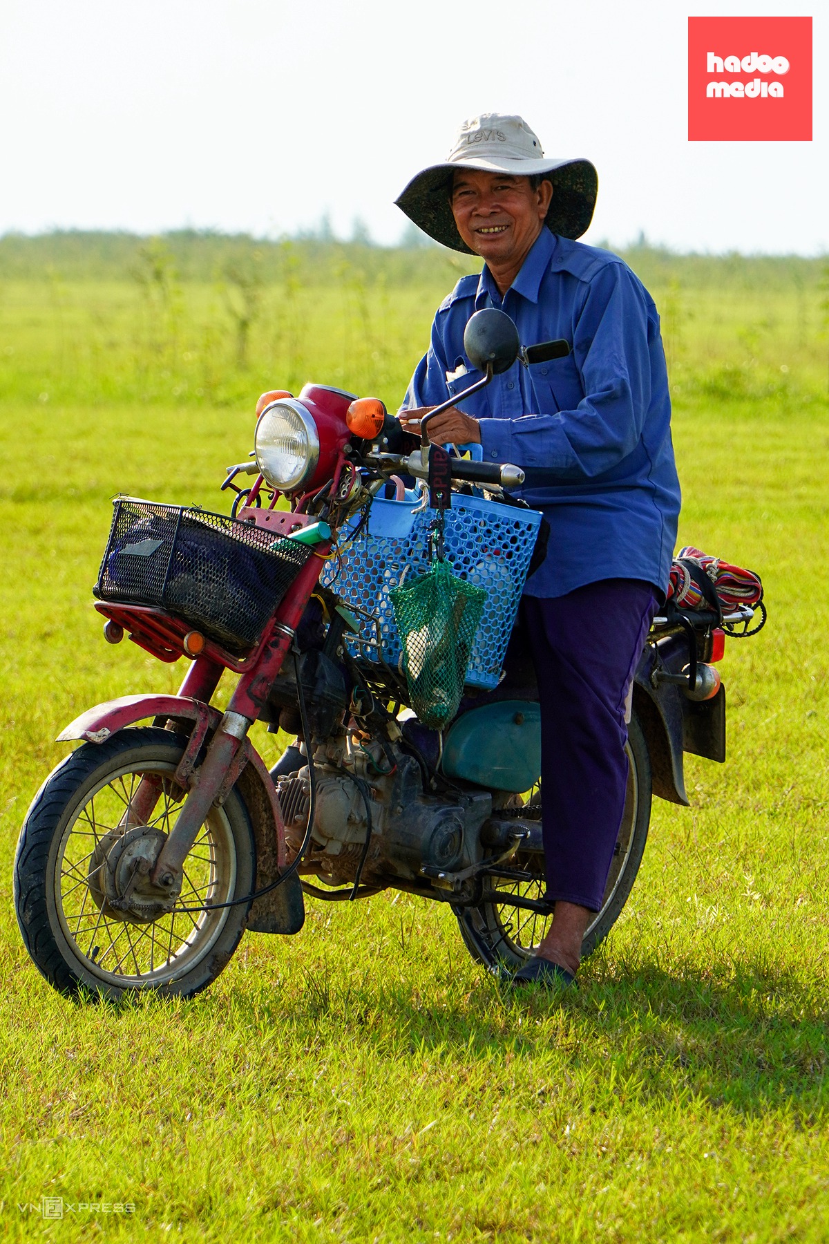 Nghề chăn trâu độc đáo ở lòng hồ Dầu Tiếng thu nhập hàng trăm triệu