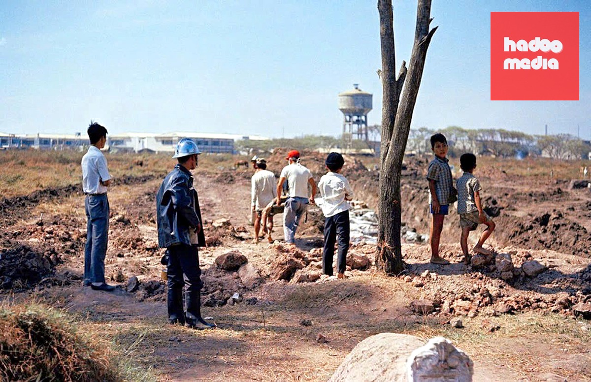 Ngày 28-5, Bộ Tư lệnh TP.HCM bắt đầu tìm kiếm thông tin một số "nhân chứng" có mặt trong bức ảnh vào thời điểm chôn cất các chiến sĩ hy sinh ngày 12-2-1968. Đây là bức ảnh được kiến trúc sư Nguyễn Xuân Thắng sưu tầm được, ảnh do Hãng thông tấn AP chụp ngày 12-2-1968, ghi lại cảnh chôn cất tập thể.