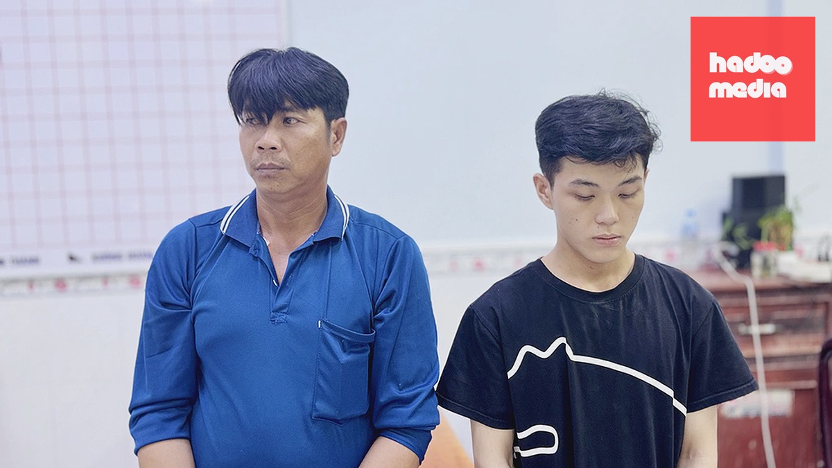 Nguyễn Văn Phước (trái), Trần Nhựt Quốc tại cơ quan điều tra. Ảnh: Tiến Tầm