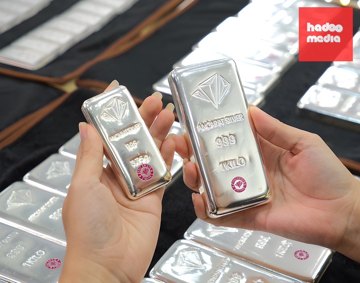 Giá bạc thế giới tăng 10% trong tuần qua - Ảnh: H.H.