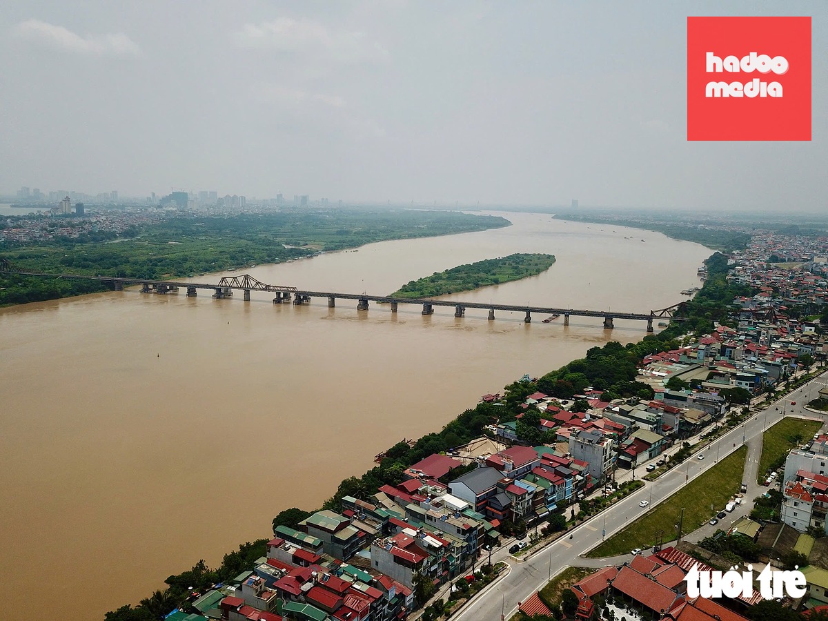 Sông Hồng nhìn từ trên cao - Ảnh: NAM TRẦN
