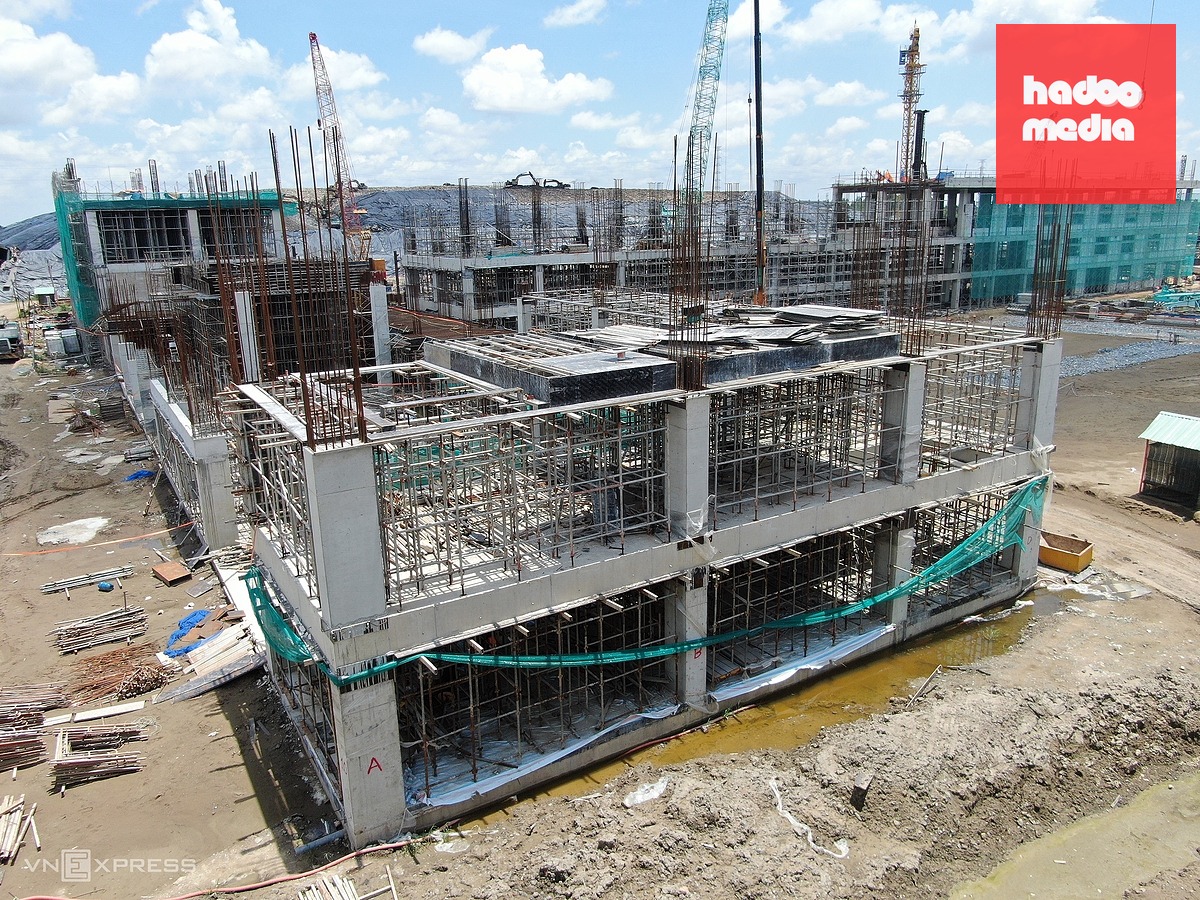 Một phần công trường thi công nhà máy đốt rác phát điện Vietstar, công suất xử lý 2.000 tấn/ngày khi hoàn thành giai đoạn một, tháng 8/2026. Ảnh: Giang Anh