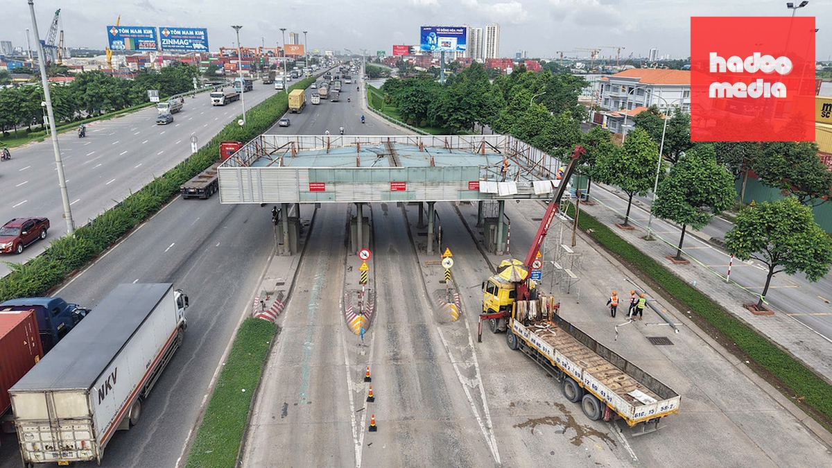 Trạm thu phí T1 bắt đầu tháo dỡ sáng 11/8. Ảnh: Phước Tuấn