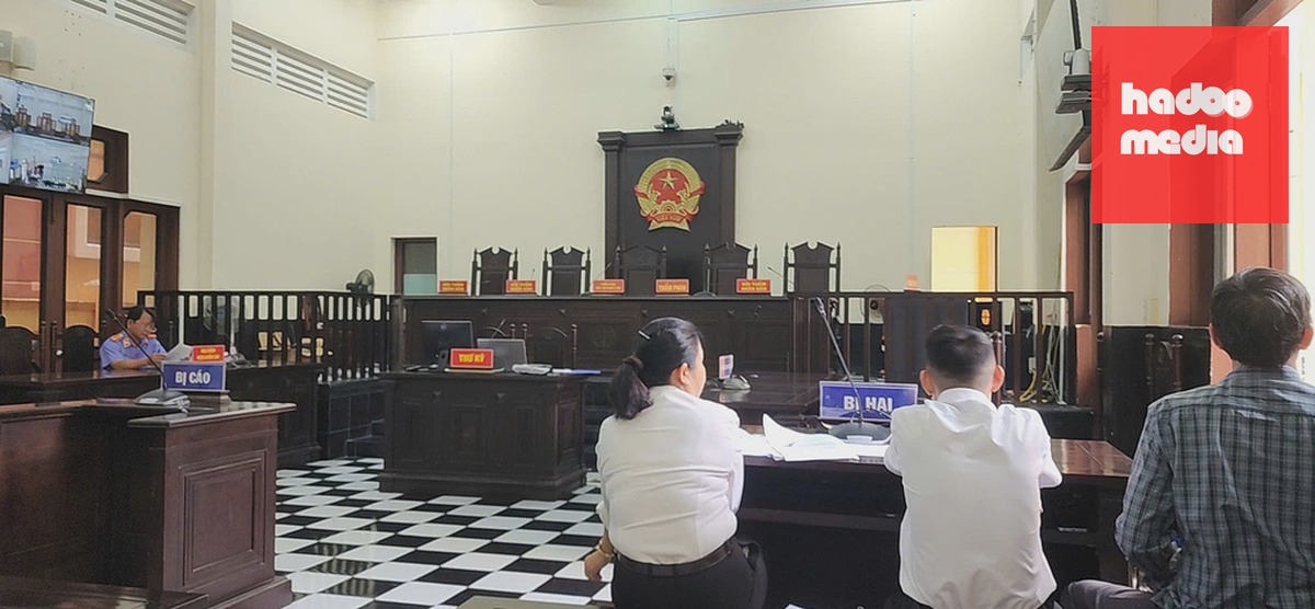 Phiên tòa trực tuyến sáng 11/8. Ảnh: Hoàng Nam