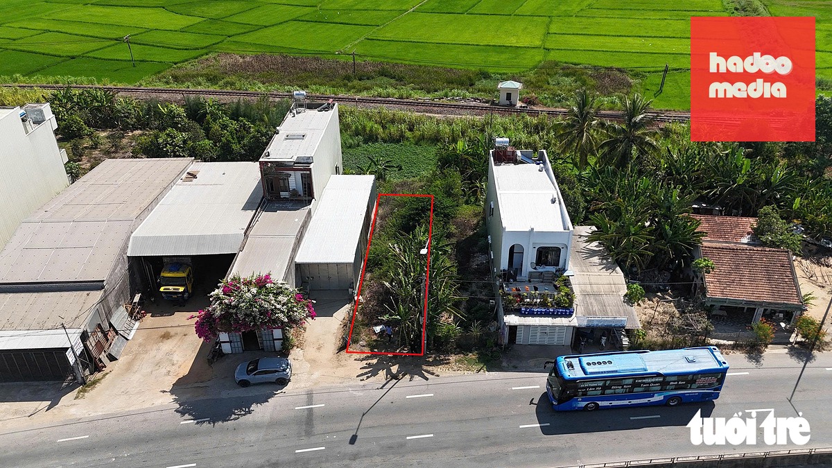 Toàn cảnh lô đất số 18 ông Dũng trúng đấu giá, lô số 19 không có - Ảnh: TRẦN MAI