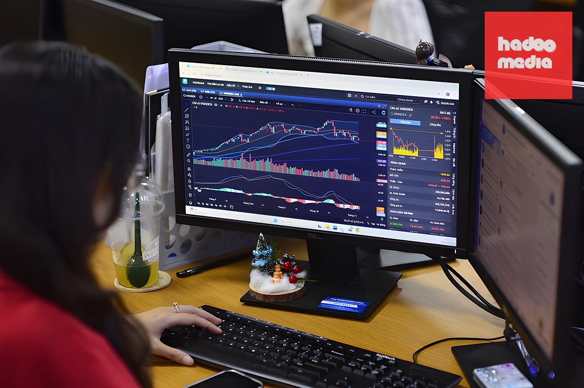 Cổ phiếu vốn nhà nước điều chỉnh, VN-Index giảm hơn 3 điểm - Ảnh 2.