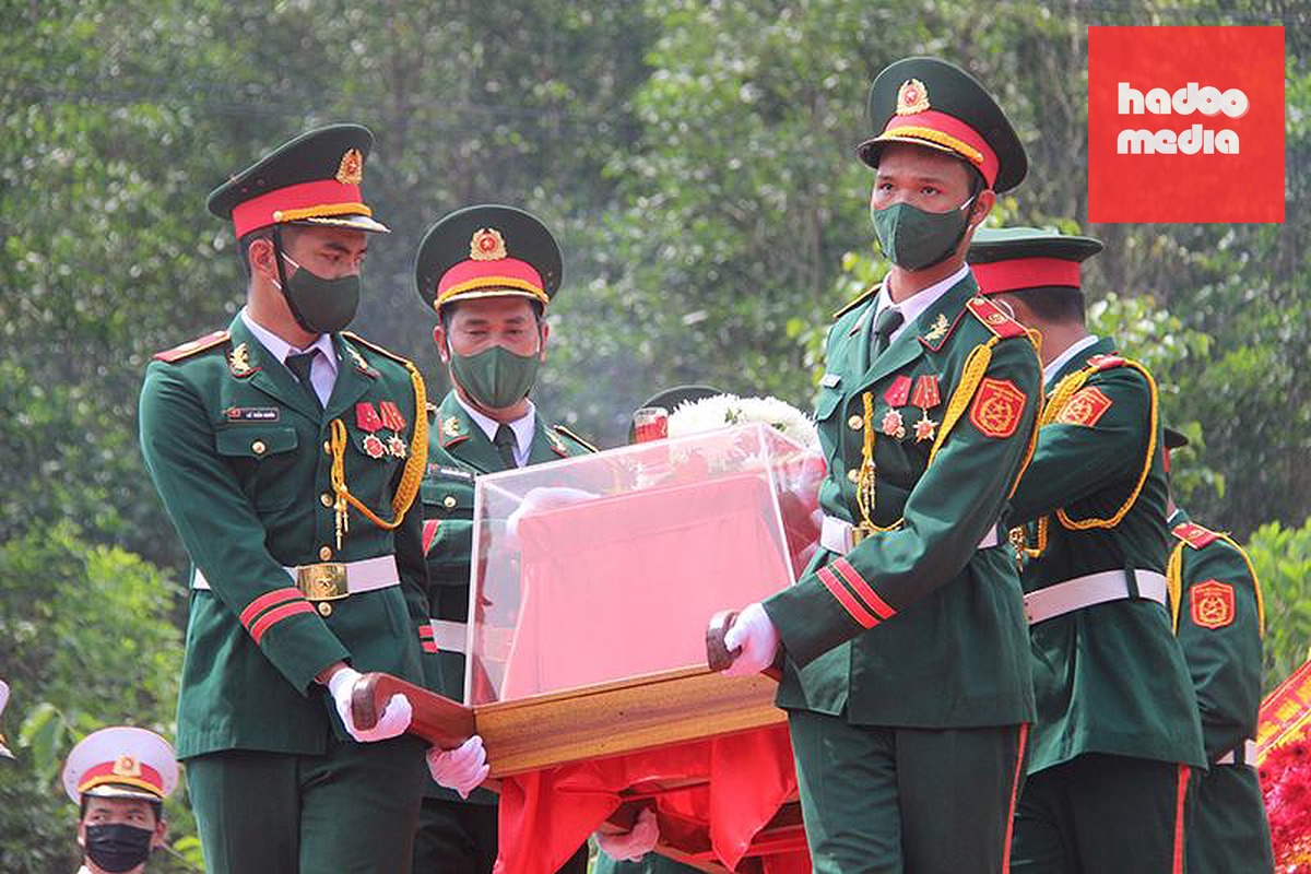 60 liệt sĩ được tìm thấy trong hố chôn thứ nhất trên đồi Xuân Sơn, xã Kim Sơn, Gia Lai, đã được truy điệu, an táng vào năm 2022 - Ảnh tư liệu: N.O.