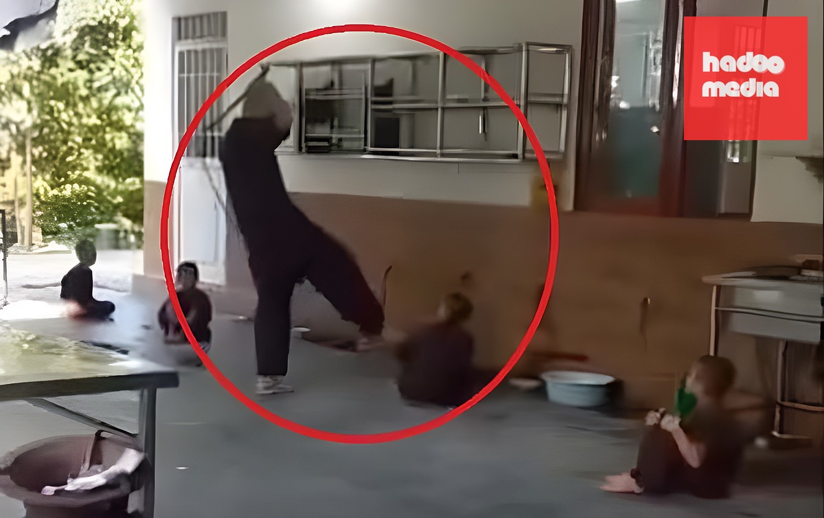 Hình ảnh Duy đánh các chú tiểu bị quay lại video. Ảnh: Cắt từ video