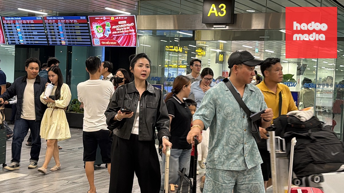 Các hãng bay dự báo tình trạng chậm chuyến có thể kéo dài trong đêm do phải sắp xếp lại lịch khai thác máy bay và tổ bay - Ảnh: CÔNG TRUNG